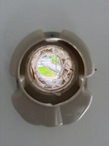 岐阜市の一戸建てでのエアコン配管穴あけ工事の様子